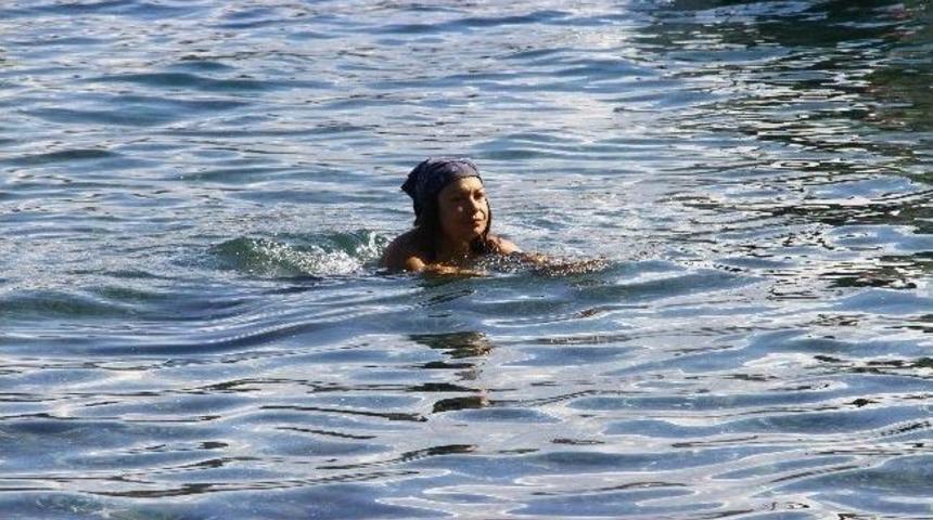 Yeşil&ccedil;am'ın Unutulmaz Yıldızı Denize Girerken B&ouml;yle G&ouml;r&uuml;nt&uuml;lendi