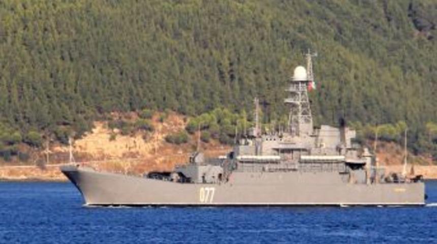 İki Rus Savaş Gemisi &Ccedil;anakkale Boğazı'ndan Ge&ccedil;ti