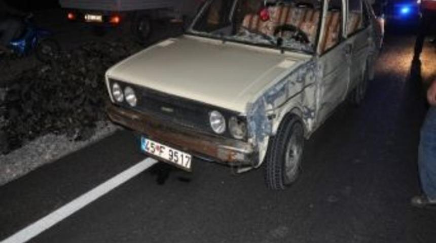 Kırkağa&ccedil;'ta Minib&uuml;s Otomobille &Ccedil;arpıştı