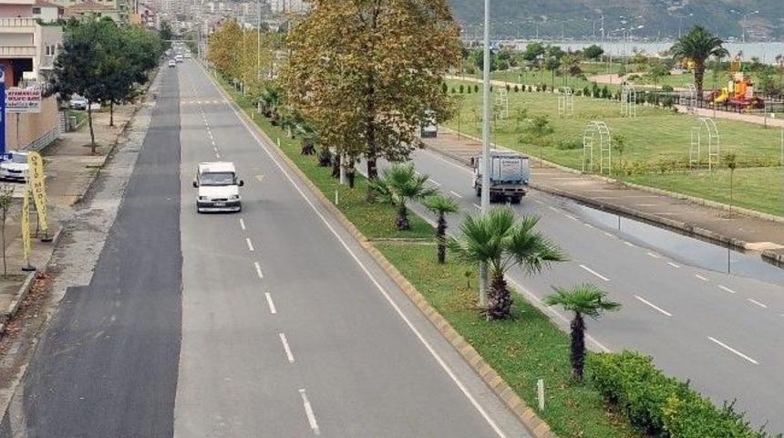 Trabzon’da Doğalgaz Ana Hattının Geçtiği Devlet Sahil Yolu Asfaltlandı
