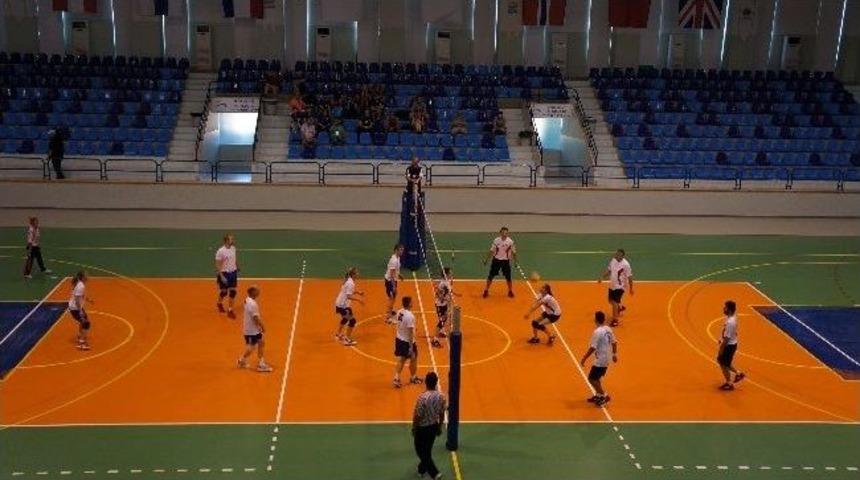 Gümrük Memurları Voleybol Turnuvasında Buluştu