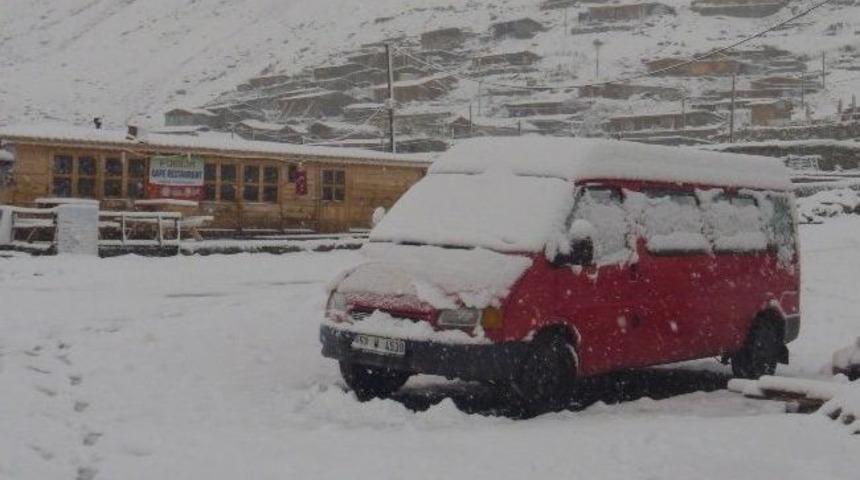 Rize'de Kar Y&uuml;z&uuml;n&uuml; G&ouml;sterdi