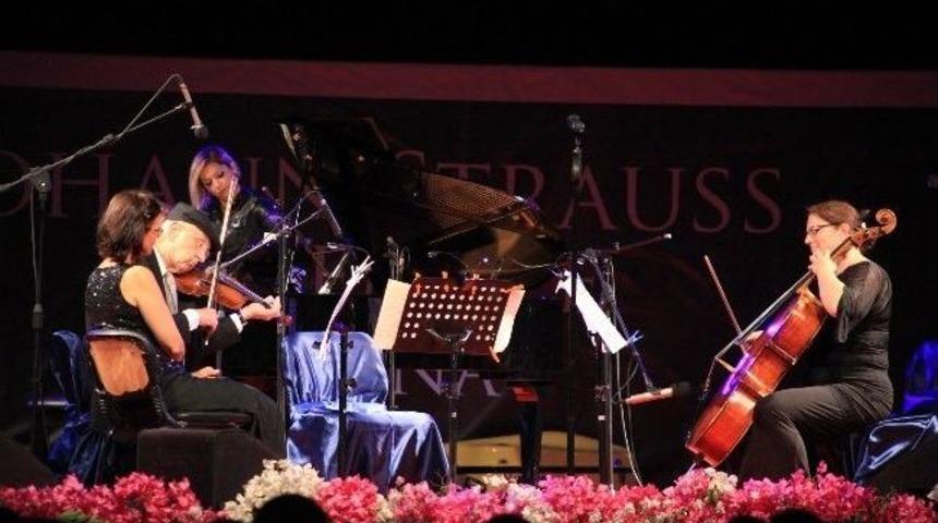 Johann Strauss Ensemblewıen Orkestrası, Apollon Tapınağı&rsquo;nda Konser Verdi