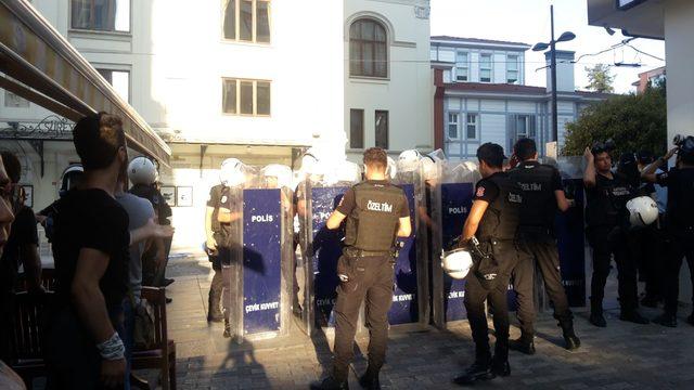 Kadıköy'de eyleme polis müdahalesi: 14 gözaltı
