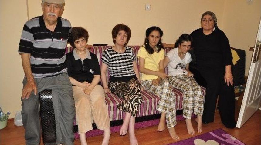 (&ouml;zel Haber) Engelli D&ouml;rt Kız Kardeş Yaşama Tutunmaya &Ccedil;alışıyor