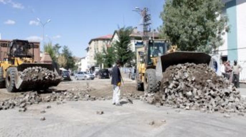 Muş Belediyesi Yol Yapım Ve Onarım &Ccedil;alışmalarını Hızlandırdı