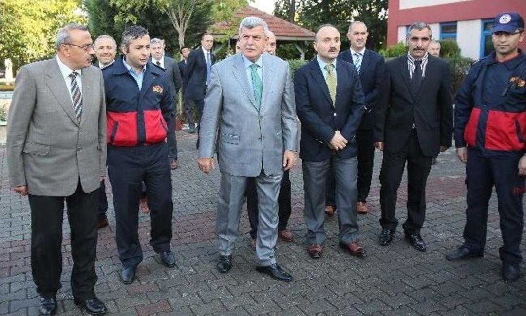 Başkan Telsizle İtfaiyecileri Kutladı