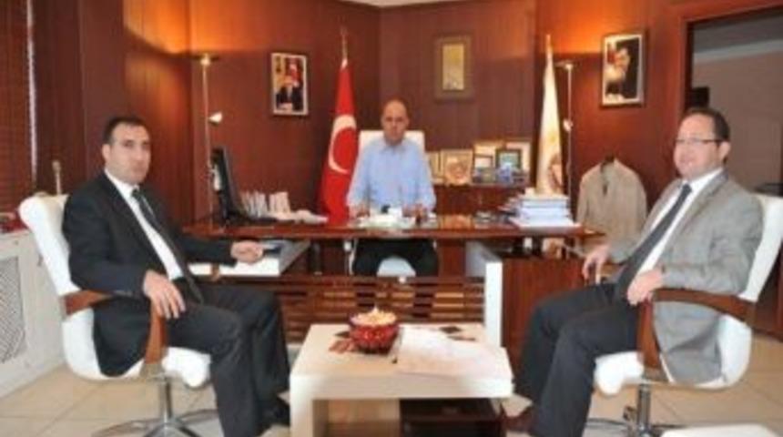 Artuklu Kaymakamı Karataşoğlu, Başkan Ayanoğlu&rsquo;nu Ziyaret Etti