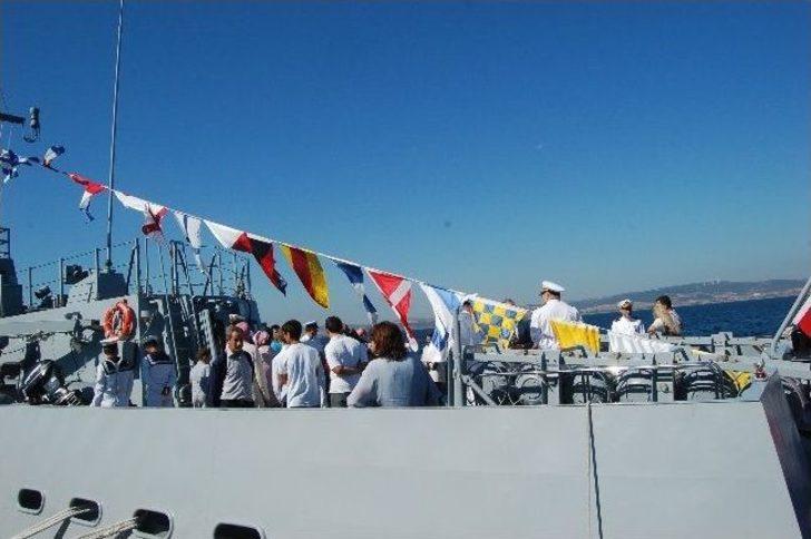 Savaş Gemisine Ziyaretçi Akını G1