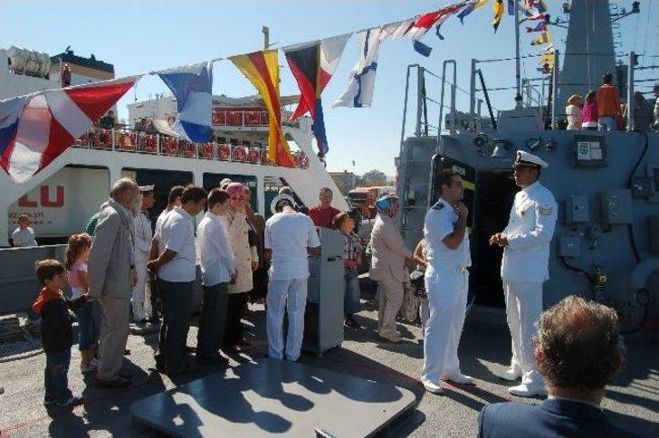 Savaş Gemisine Ziyaretçi Akını G2