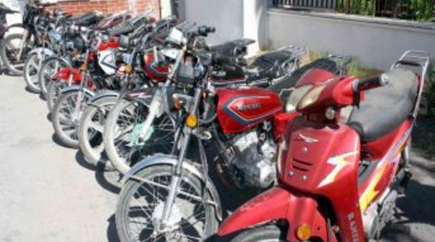 Hastane Önünü Mesken Tutan Motosiklet Hırsızları Polisten Kaçamadı