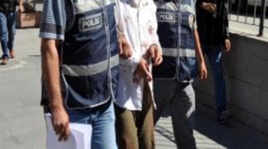 &Ouml;nce Oğlu Ve Eşini Bı&ccedil;akladı Sonra &lsquo;allah Şifasını Versin&rsquo; Dedi