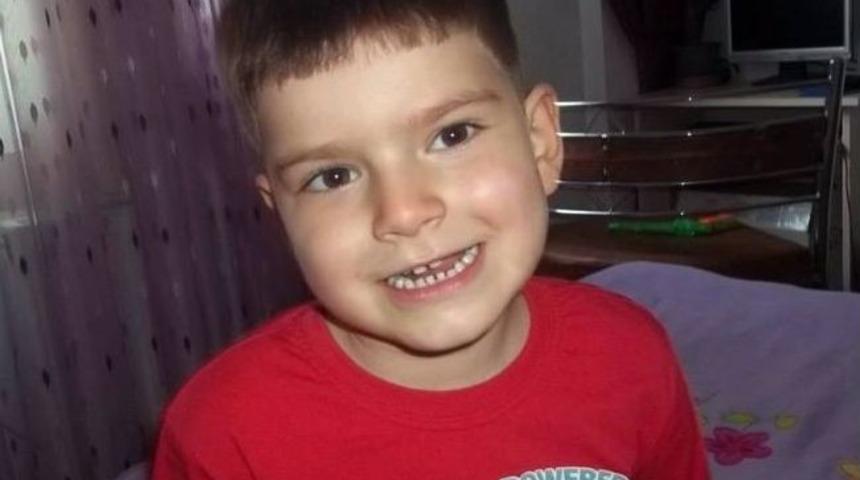 Minik Arif G&ouml;zyaşlarıyla Toprağa Verildi