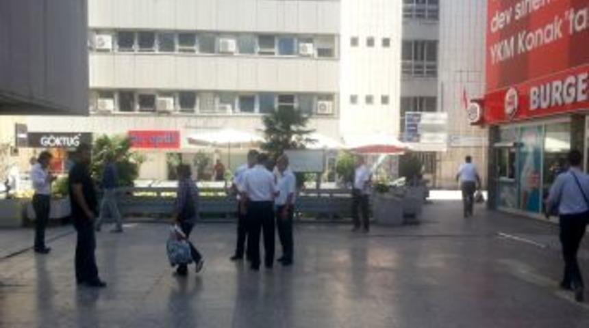 İzmir'de Sahte Bomba D&uuml;zeneği Korkuttu