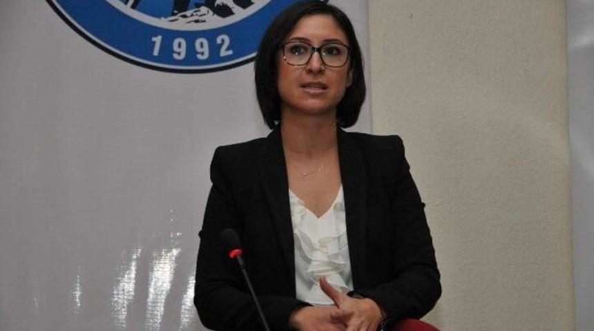 Ak&uuml;&rsquo;de Bilimsel Bilgiye Ulaşmanın Hızlı &Ccedil;&ouml;z&uuml;m&uuml; Veritabanları Tanıtıldı