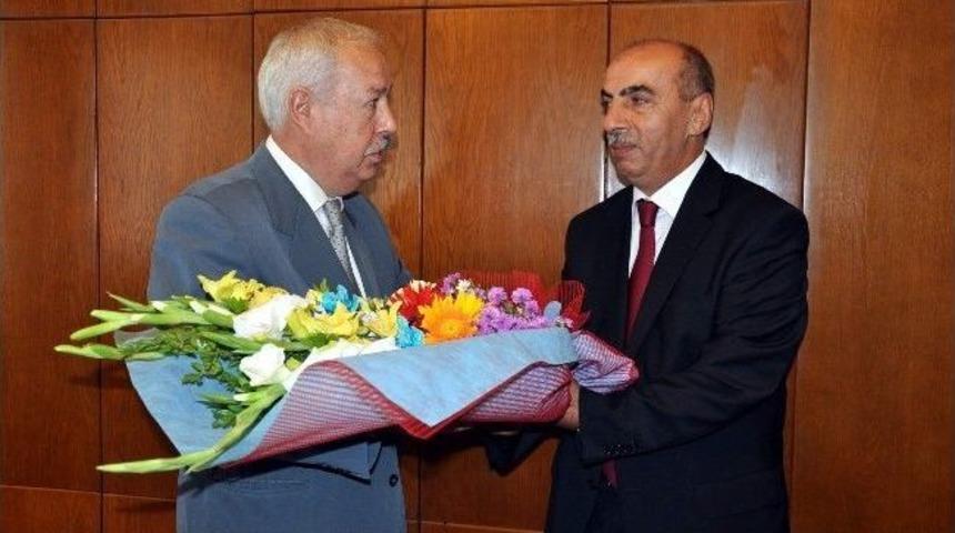 İtfaiye M&uuml;d&uuml;r&uuml; İsmail Sarıaydın&rsquo;dan Başkan Muharrem Akdemire Ziyaret