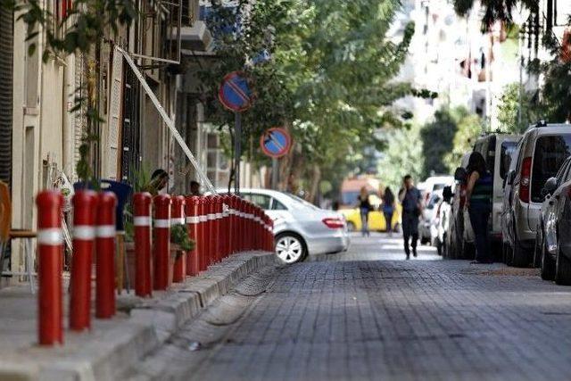 Konak'ta Park İhlallerine Bariyerli Çözüm