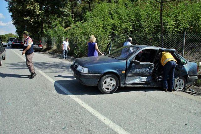 Sapanca’da Trafik Kazası: 2 Yaralı