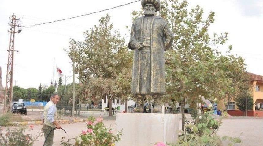 Hersekzade Ahmet Efendi'nin Heykeli Dikildi