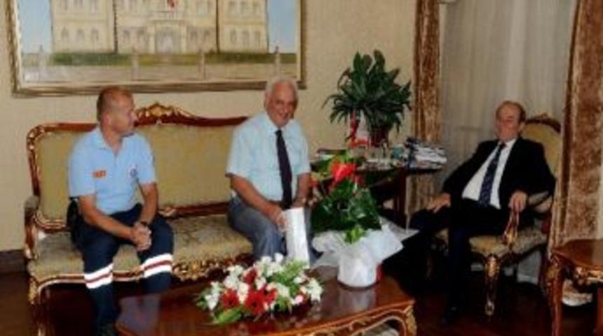 İtfaiyecilerden Vali &Ouml;zt&uuml;rk&rsquo;e Ziyaret