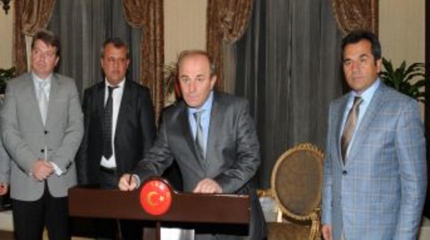 Korkuteli İmam Hatip Ortaokulu Binası I&ccedil;in Protokol Yapıldı