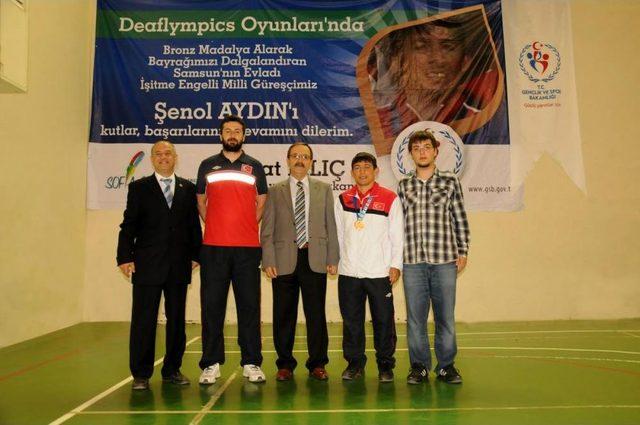 Başarılı Sporculara Belediye Başkanı Şahin'den Ödül