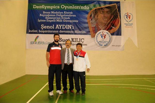 Başarılı Sporculara Belediye Başkanı Şahin'den Ödül