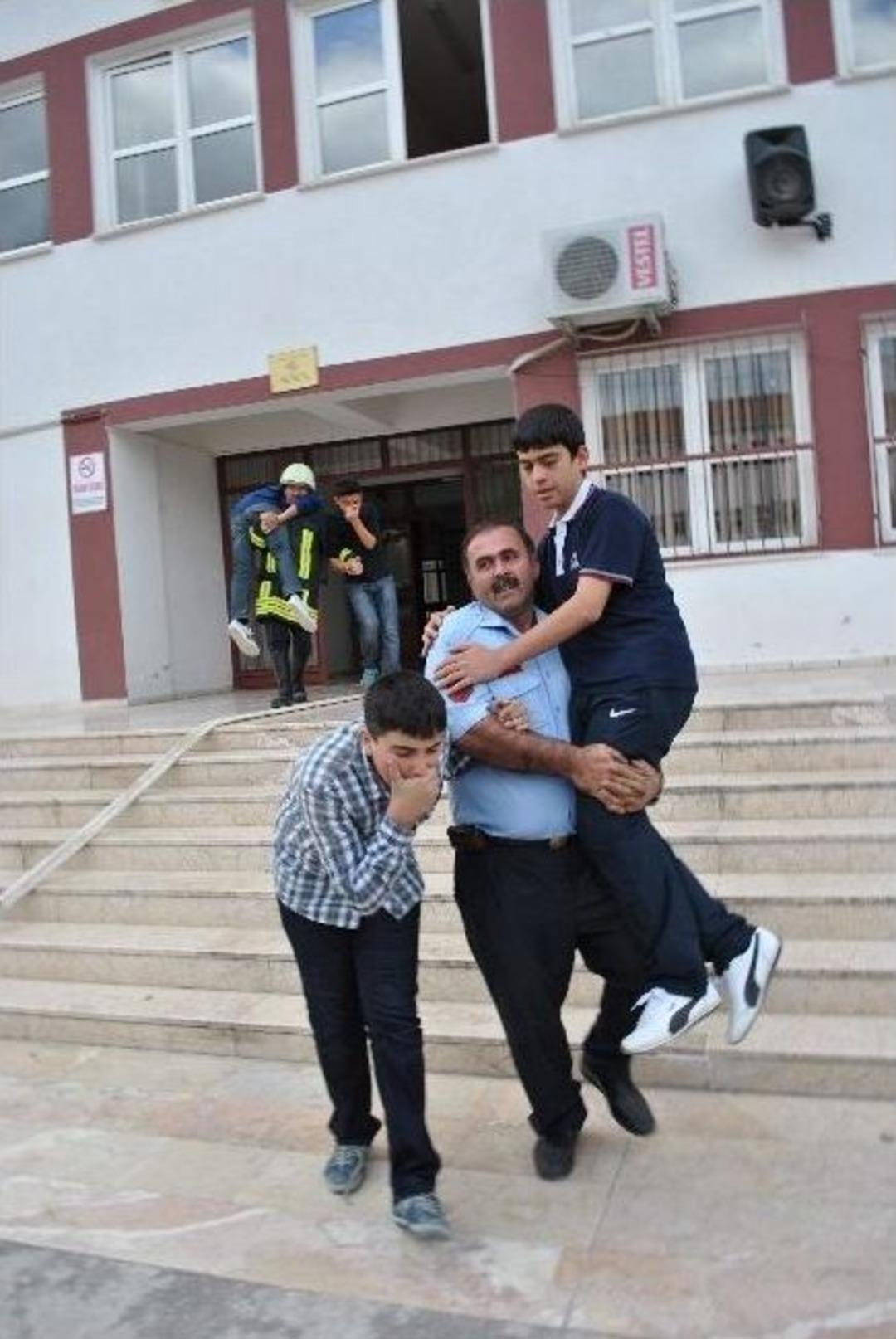 İtfaiyecilerden Okulda Tatbikat