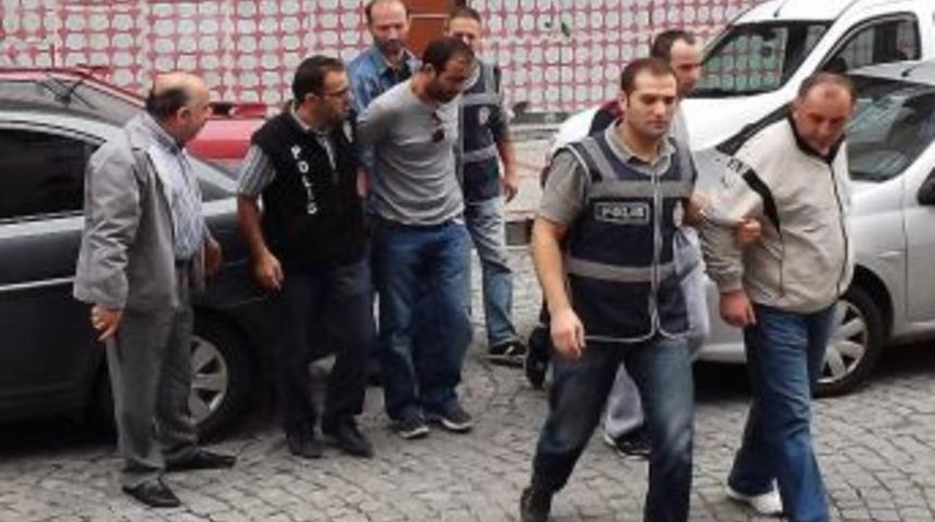 Rize&rsquo;de Polis Memurunun Evine Girmeye &Ccedil;alışan G&uuml;rc&uuml; Soyguncular Kıskıvrak Yakalandı