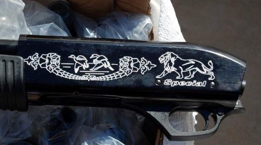 Nizip'te cephanelik gibi otob&uuml;s jandarmaya takıldı