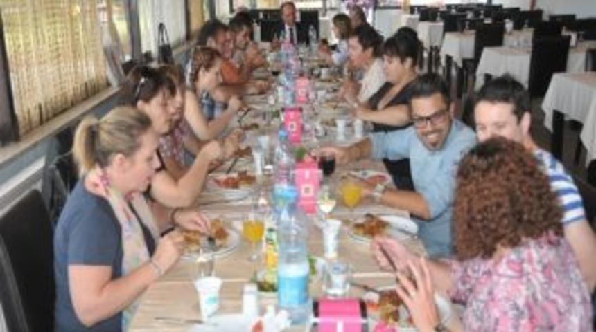 Burma, Yabancı &Ouml;ğretmenleri Ağırladı