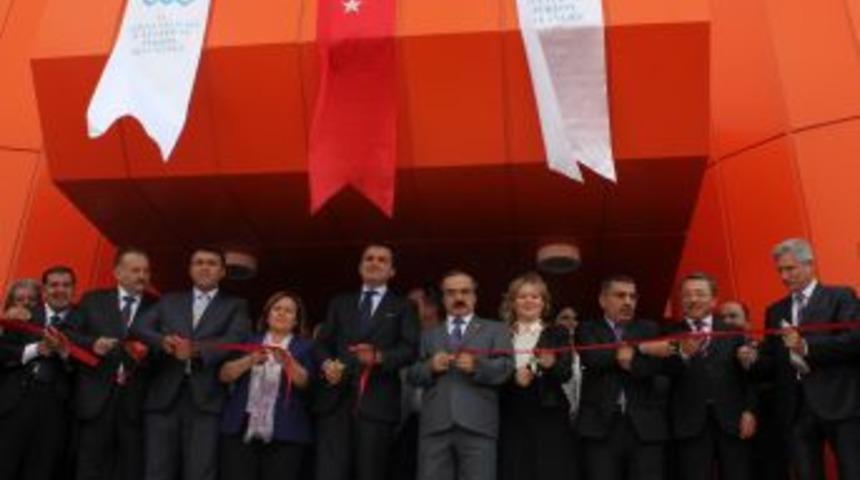 Bakan &Ccedil;elik: Hakikati Karşılayacak Yeni Fikirler &Uuml;retmek Gerekir