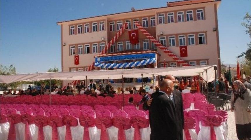 Şarkikaraağaç’ta Okul Sevinci