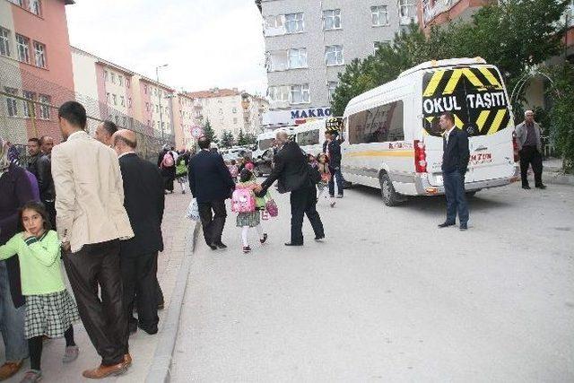 Yozgat’ta Öğrenci Servislerinin Okul Önlerindeki Park Çilesi