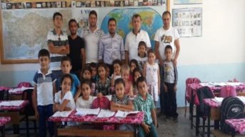 Ak Gen&ccedil;lik; &Ouml;ğrencilere Okul &Ccedil;antası Hediye Etti