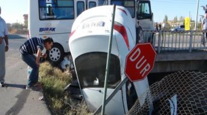 Aksaray&rsquo;da Kanala U&ccedil;an Otomobilden Burnu Bile Kanamadan &Ccedil;ıktı