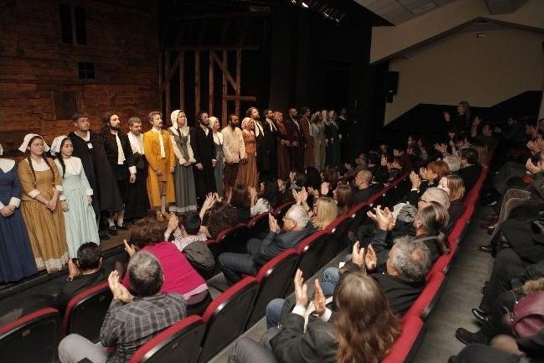 Bornova'nın &Ouml;d&uuml;ll&uuml; Oyunu Yeniden Sahneleniyor