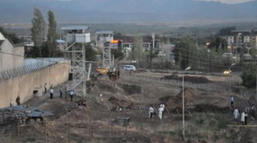 Bing&ouml;l'deki T&uuml;nelin Ortaya &Ccedil;ıkması I&ccedil;in Kazı &Ccedil;alışmaları Yapıldı