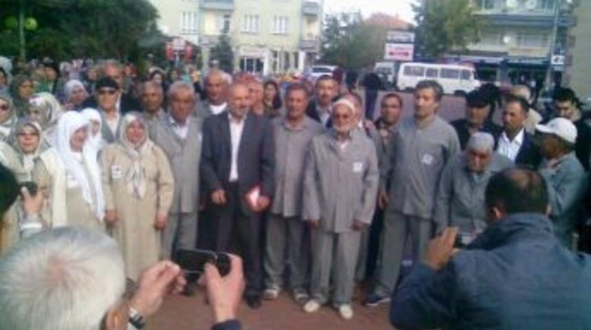 Hacı Adayları Dualarla Uğurlandı