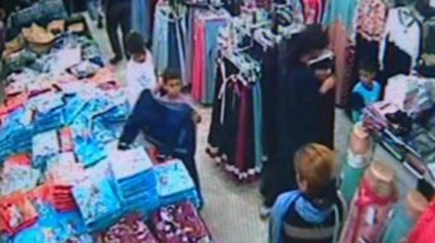 Okul Forması &Ccedil;alarken G&uuml;venlik Kamerasına Yakalandı