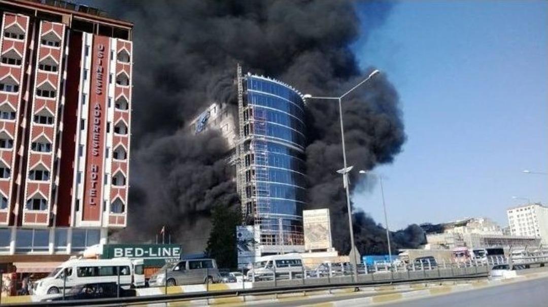 Denizli&rsquo;de Yeni Otogar İnşaatında Yangın