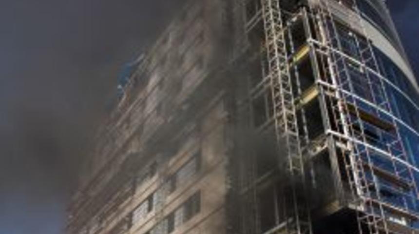 Denizli&rsquo;nin Inşaat Halindeki Otogarında Yangın &Ccedil;ıktı