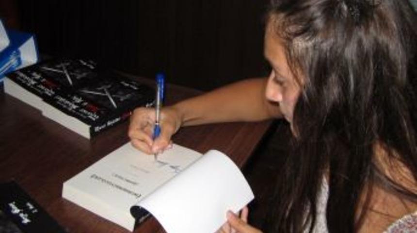 14 Yaşında Romanı Yayımlandı, Ikinci Romanı Da Hazır Bekliyor