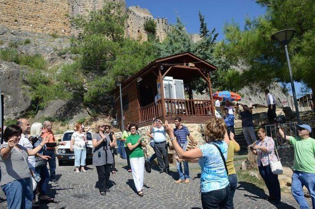 Turistler Davul Zurna Eşliğinde Çiftetelli Oynadı