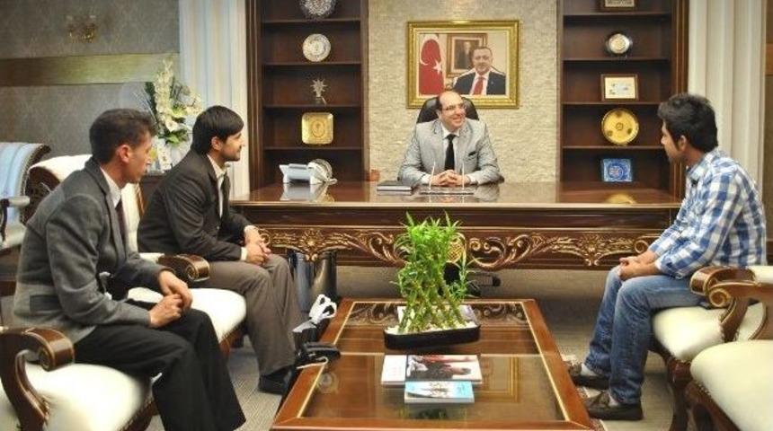 Afgan &Ouml;ğrencilerden Ak Parti'ye Ziyaret