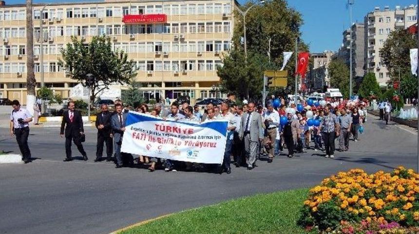 Engelliler Protokol İle Birlikte Y&uuml;r&uuml;d&uuml;