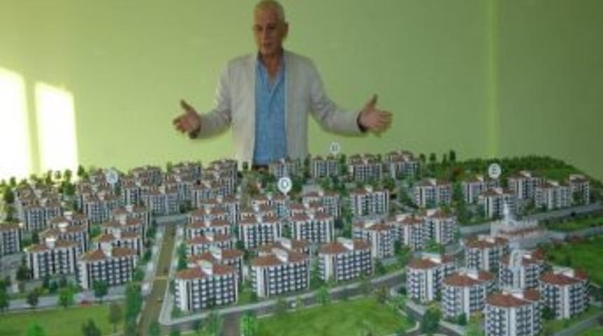 Temel Bulut, sokakta para dağıttı