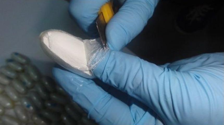 Midesinden 1 kilo kokain &ccedil;ıktı