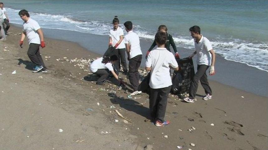 Mezitli'de Sahil Temizliği