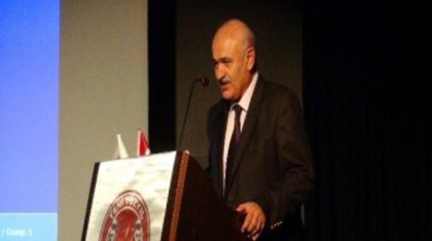 Do&ccedil;. Dr. &Ouml;zyaral: "eczacı, Halk Sağlığından Ve Halktan Uzak Yaşayamaz"